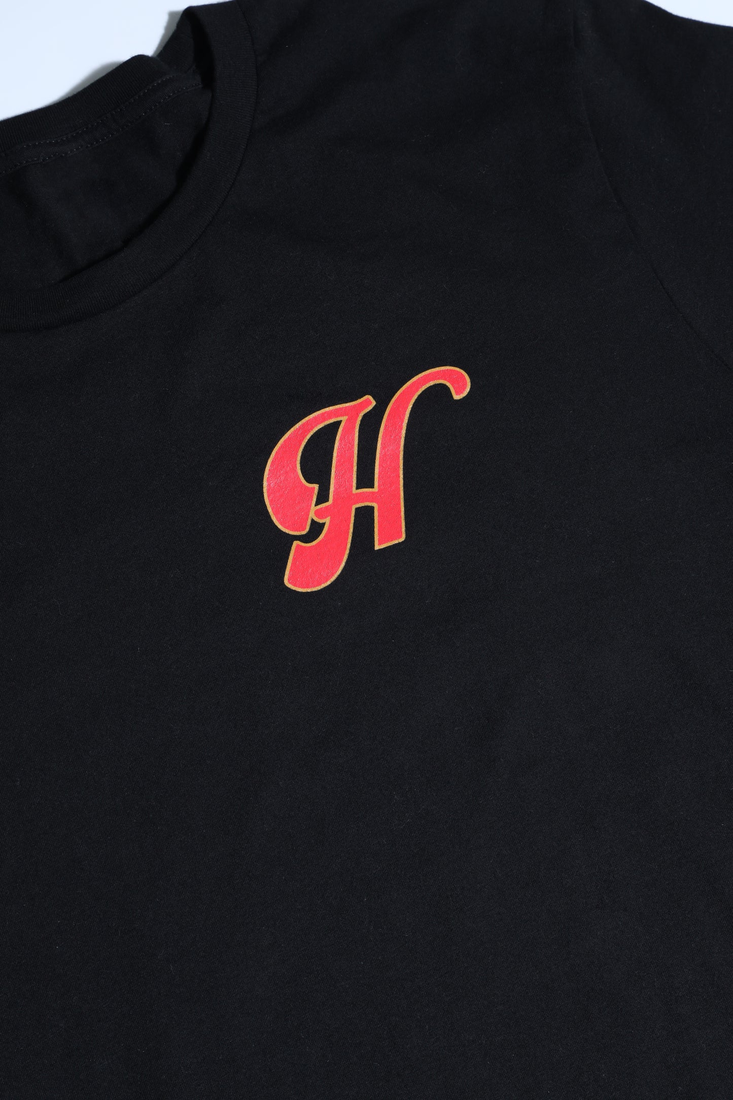 humo sol tshirt black H logo close up